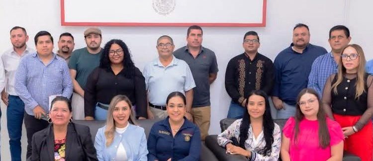 Dayana Pérez da seguimiento al Programa de Vivienda para el Bienestar en Salvador Escalante