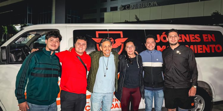 Nuevo vehículo llevará la fuerza de Jóvenes en Movimiento por todo Michoacán: Víctor Manríquez