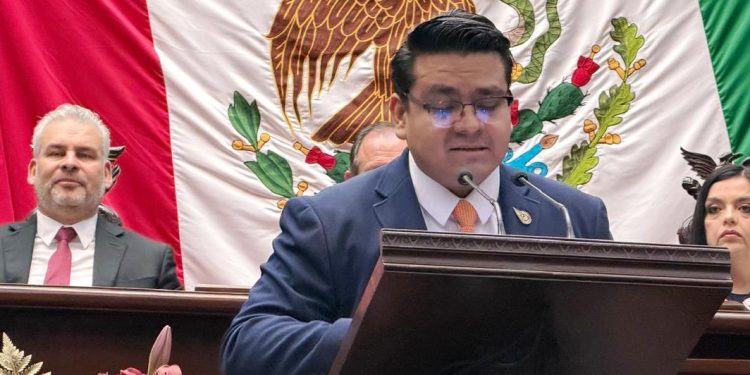 Toño Carreño, al responder al Quinto Informe de Gobierno, pidió un cierre de sexenio en paz para los michoacanos