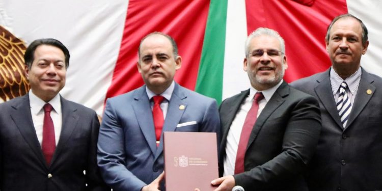 Michoacán recuperó el rumbo, pero aún quedan pendientes por resolver: Baltazar Gaona, al recibir el Quinto Informe de Gobierno