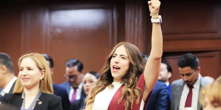 En el marco del Quinto Informe del Ejecutivo, Giulianna Bugarini destaca obras y resultados