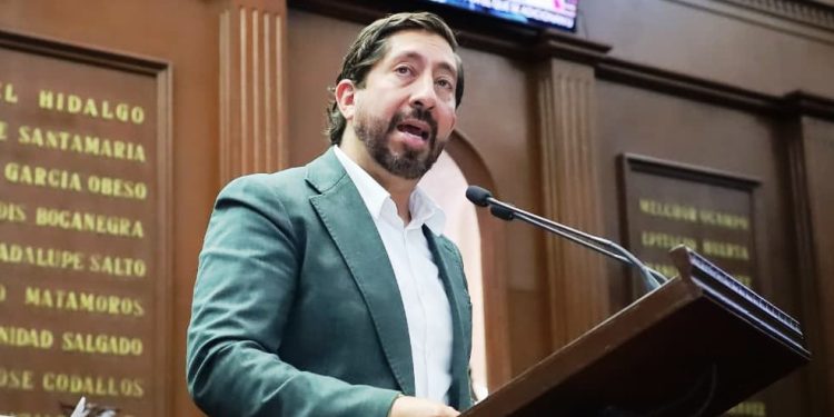 Diputado Abraham Espinoza propone llevar el Registro Civil a las comunidades más alejadas de Michoacán