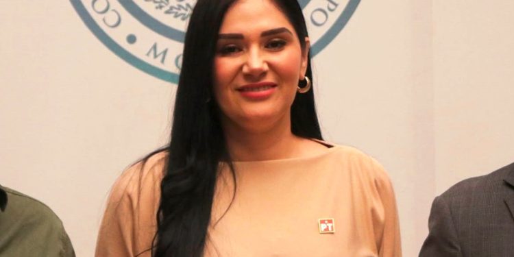 Diana Espinoza se pronuncia por legislar con resultados al presentar su Segundo Informe Legislativo