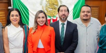 Dayana Pérez Mendoza acompaña al gobernador Alfredo Ramírez Bedolla en la entrega de su Quinto Informe de Gobierno