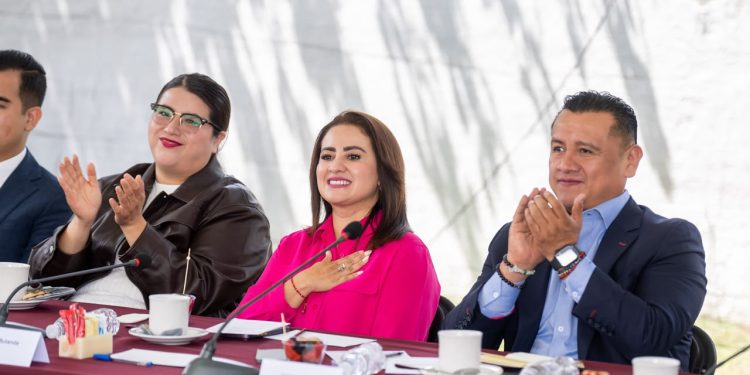 Pide Gladyz Butanda anteponer la 4T sobre intereses de grupo