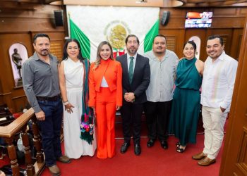 Dayana Pérez Mendoza acompaña al gobernador Alfredo Ramírez Bedolla en la entrega de su Quinto Informe de Gobierno