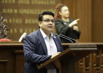 Toño Carreño plantea reformas a la Ley de Salud para atención de lupus y otras enfermedades autoinmunes