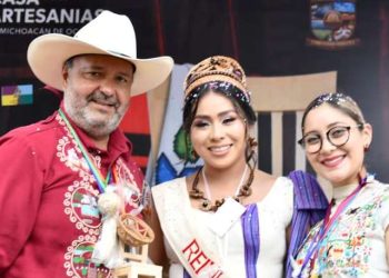 Julio Arreola acompaña a Opopeo en el inicio de la XXIII Feria de la Silla