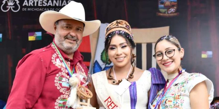Julio Arreola acompaña a Opopeo en el inicio de la XXIII Feria de la Silla