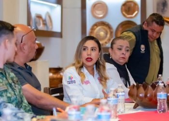 Dayana Pérez reconoce el talento del artesano Pablo Gómez Reyes, ganador del Gran Premio Nacional de Arte Popular 2026
