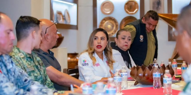 Dayana Pérez reconoce el talento del artesano Pablo Gómez Reyes, ganador del Gran Premio Nacional de Arte Popular 2026
