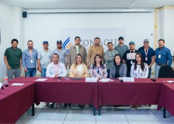 Dayana Pérez Mendoza gestiona ante CONAGUA soluciones para garantizar el abasto de agua en Ixtaro