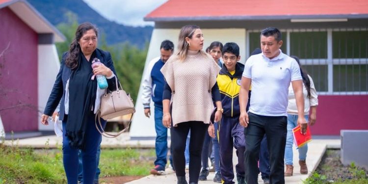 Dayana Pérez Mendoza supervisa avances del CAM en Santa Clara del Cobre