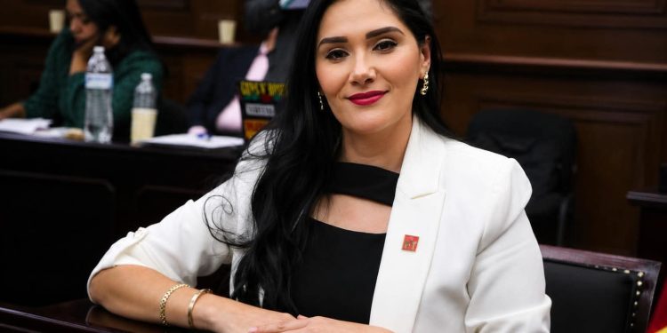 Conmemora Diana Espinoza, 73 aniversario del voto  femenino