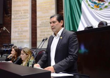 Ernesto Núñez Aguilar presenta iniciativa para expedir la nueva Ley de Imagen Institucional: «las instituciones pertenecen a los ciudadanos, no a los partidos»