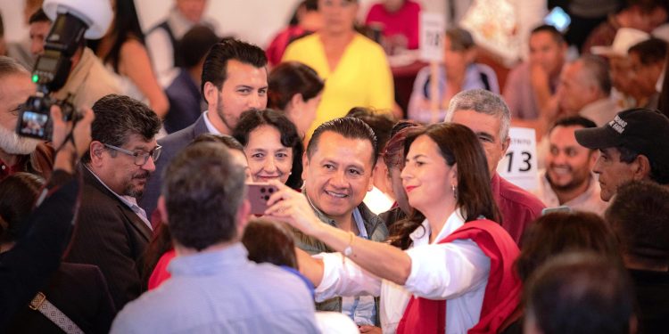 Gaby Molina llama a cerrar filas con Carlos Torres Piña rumbo a 2027