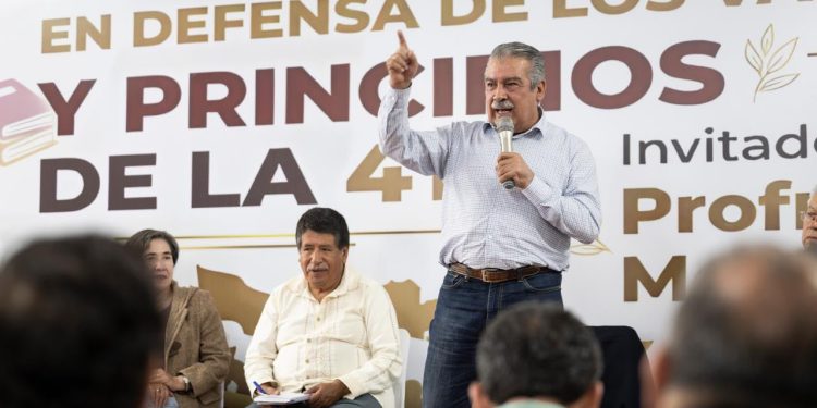 Magisterio michoacano cierra filas con Raúl Morón