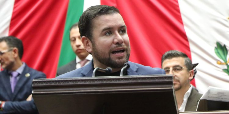 Dictamina la Comisión encabezada por Reyes Galindo  garantizar la libertad sindical en Michoacán