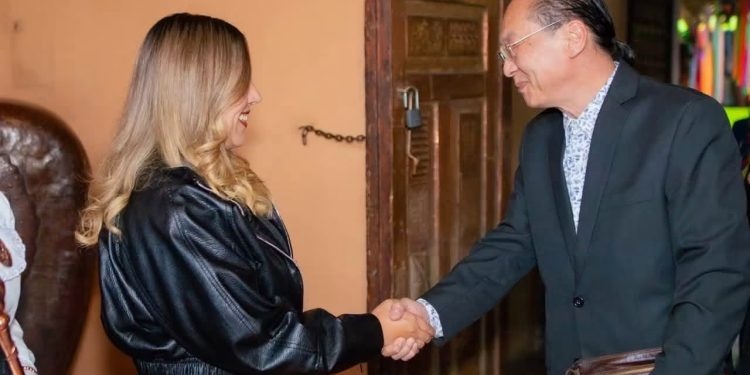 Salvador Escalante busca abrir nuevos mercados para productores de aguacate con empresarios de Hong Kong: Dayana Pérez