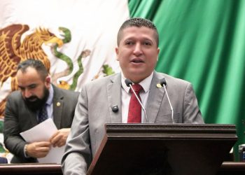 Presenta Vicente Gómez iniciativa para resolver laudos laborales en ayuntamientos