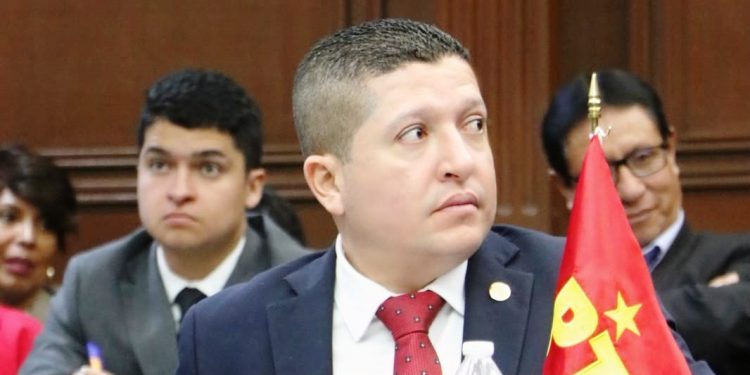 Celebra Vicente Gómez aprobación de leyes que garantizan entornos seguros para infancias y adolescentes