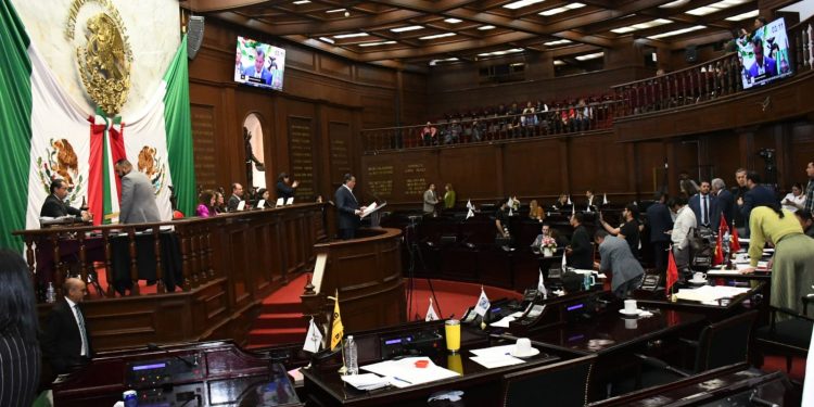Con exhorto a la Secretaría de Economía, Memo Valencia busca evitar el robo de vehículos nuevos